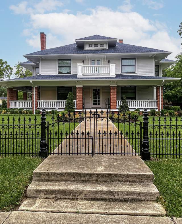 Grapevine Candlelight Tour of Homes Ballas Wright Home