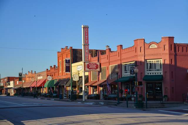 Grapevine's Historic Main Street stores